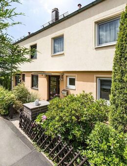 Exklusives Reihenhaus in Nürnberg-Moorenbrunn mit sonnigem Garten, perfektem Grundriss und großzügigen Räumen - Nürnberg