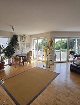 Charmante 2-Zimmer-Wohnung in ruhiger Lage von Friedrichsdorf mit Balkon und Blick auf Frankfurt - Friedrichsdorf