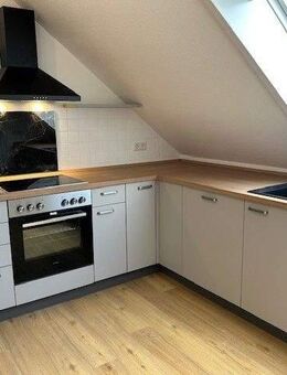 Helle, sonnige, moderne 3-Zimmer-Wohnung mit Einbauküche und Balkon - Lehrberg