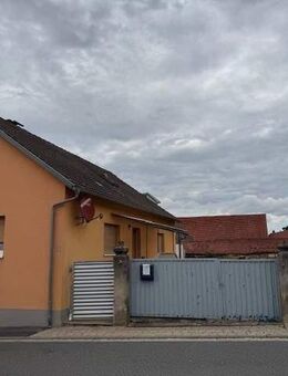 Großes Grundstück mit freistehendem Gebäude und 2 Garagen in Kerbfeld - Aidhausen