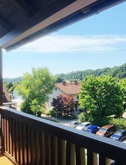Helle 2 Zimmerwohnung mit großem Balkon in ruhiger und gut angebundener Wohnlage in Trostberg - Trostberg