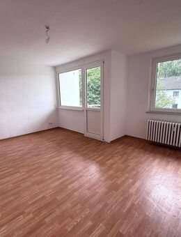 Duisburg, Franz-Schubert-Straße 14, 2. Obergeschoss, 2.WE v.li - Duisburg
