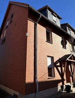 Charmante Doppelhaushälfte mit Garage, Nebengebäude und Garten - Freden (Leine)