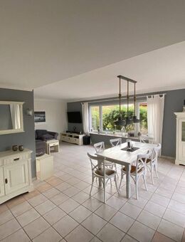 Großzügiges Wohnen mit Terrasse und Garten - Sandesneben