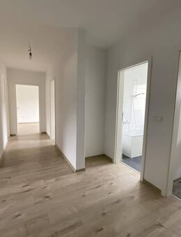 Helle 4-Zimmer-Wohnung, mit separaten WC und neuem Bad! - Aurich