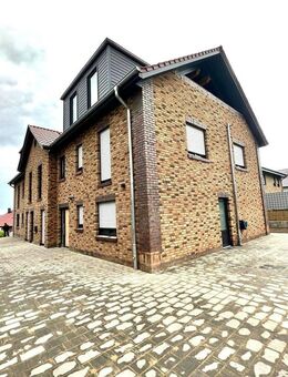 Moderne Doppelhaushälfte mit Carport in Rinteln - Rinteln