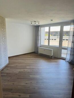 Helles und modernes Apartment mit Loggia - Bayreuth