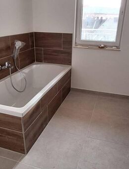 Neusanierte 4-Raum Dachgeschosswohnung in Freiberg zu verkaufen - Freiberg