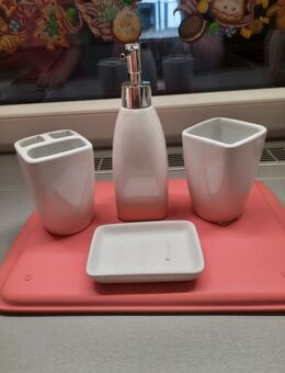 Badgarnitur 4-tlg. Neu - Greifenstein