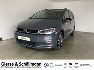 VW Touran, 1.5 TSI Highline, Jahr 2022 - Schmallenberg