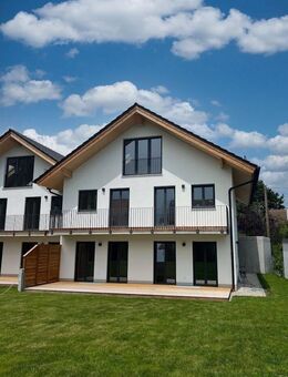 Neubau-Doppelhaushälfte mit hochwertiger Ausstattung und moderner Architektur in Höhenkirchen-Siegertsbrunn - Höhenkirchen-Siegertsbrunn