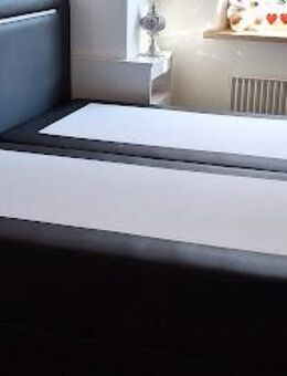 Neuwertiges Boxspringbett Kunstleder schwarz mit Beleuchtung - München Neuhausen-Nymphenburg