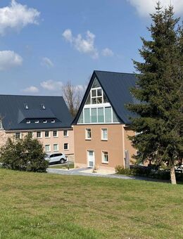 ungewöhnliche 4-Raum-Maisonette mit großer Glasfront und eigenem Garten - Rodewisch