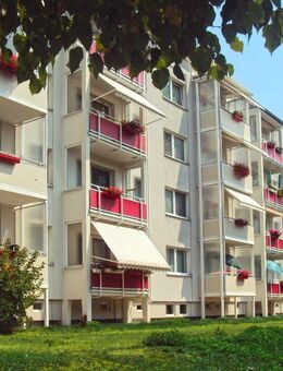 Gemütliche 3-Raum-Wohnung mit bodengleicher Dusche und sonnigem Balkon - Gera
