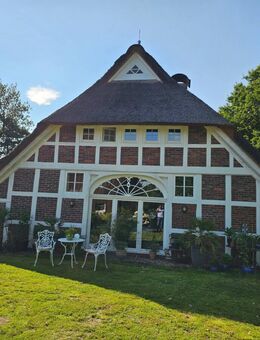 Reetdach-Romantik trifft Weitblick - ein Anwesen mit Charakter und Potenzial - Ovelgönne