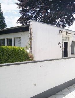 Schöner Bungalow im Dornröschenschlaf! 4 Zi, 100m² WF, GST 525m²,Garage und Keller in Niederkassel - Niederkassel