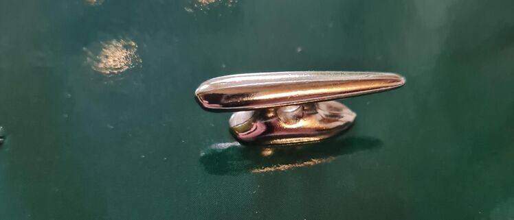 Eine Bugklampe L: 24mm mit Querbohrung verchromt - Düsseldorf