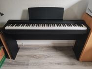 Yamaha P-125a mit Untergestell - Wilhelmshaven