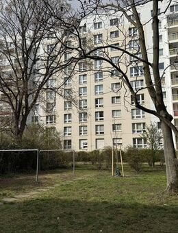 "Bezugsfrei zum 09/2025"- Sonnige Balkon-Wohnung in zentraler Wohnlage *Wannenbad* - Berlin