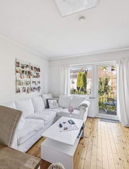 Gemütliches Reihenhaus mit 6 Zimmern und sonnigem Garten in einer der beliebtesten Straßen Sülldorfs - Hamburg