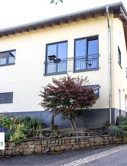 GRENZE L-REMICH: MODERNES WOHNHAUS MIT 80 M² GARAGEN! - Perl