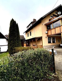 Vielseitiges Wohnensemble mit großem Garten - Regnitzlosau