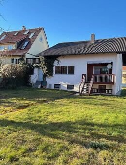 Bungalow m. ausbaufähigem Dachgeschoß (2. Whg.) mit 1.200 m2 Grundstück evtl. weit. Bebauung möglich - Plattling