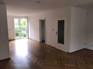 Schöne 3-Zi.-Whg. mit Balkon u. eigenem Garten inkl. Einbauküche - München