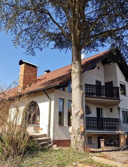 Repräsentatives Landhaus Galerie und geschützte Terrasse Großes Grundstück mit ca. 1.481 m² - Buttenheim