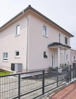 Moderner Neubau mit Pool und Photovoltaik in ruhiger Lage - Großenhain