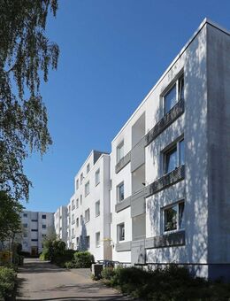 3-Zimmer-Wohnung mit Loggia und Badewanne zu vermieten // 1.OG links - Wolfsburg