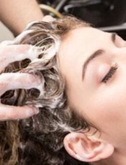 Wohlfühlmoment für Körper und Geist: Kopfmassage mit entspannender Haarwäsche – für Frauen mit langem Haar - München