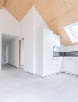 Lichterfüllte 4-Zimmer-Wohnung mit Balkon, Zweitbezug. - Neuburg (Inn)