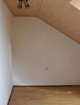 Doppelhaushälfte mit Scheune, Garage und idyllischem Grundstück in der Sächsischen Schweiz. - Neustadt (Sachsen)