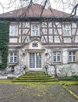 Schlossgrundstück mit Herrenhaus, Scheuer, Pferdeboxen und angrenzenden Bauplätzen - Pliezhausen