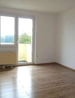 Helle 3-Raum-Wohnung mit Balkon und Blick ins Grüne in der Delle - Riesa