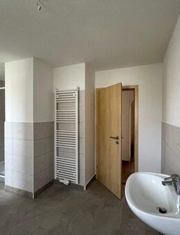 Wohnen auf über 100 qm - Badewanne u. Dusche - Oschersleben (Bode)