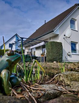 Einladendes Einfamilienhaus mit Koikarpfen-Naturteich und unverbauten Weitblick - Klein Rogahn