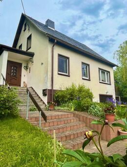 NEUER PREIS !! Einfamilienhaus in Pretzschendorf. 5 Zimmer, Terrasse, 2 Garagen, großes Grundstück. - Klingenberg