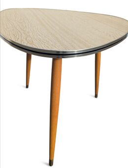 Wunderschöner Nierentisch/Coffetable aus den 50/60er Jahren mit typischer Nierenform und schlanken, konischen Holzbeinen - Ginsheim-Gustavsburg