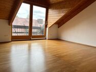 Schöne 3,5 Zimmer DG-Wohnung in Moosach zu vermieten - München