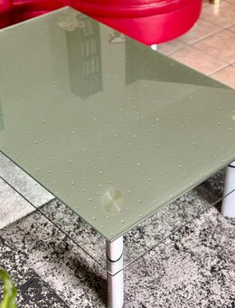 Schöner Tisch mit Glitzersteinen - Oberschleißheim