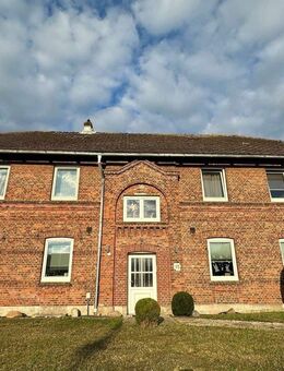 Solides, kleines Mehrfamilienhaus mit Vollkeller und Doppelgarage in Moorrege - Moorrege