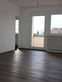 **Renovierte 2-Zimmer-Wohnung im Erdgeschoss / Hochparterre zu vermieten** - Rosenbach (Vogtland)