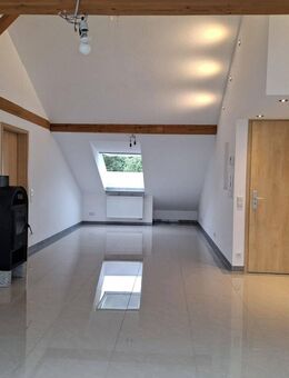 Helle 2,5 Zimmer Dachgeschosswohnung in Albershausen - Albershausen