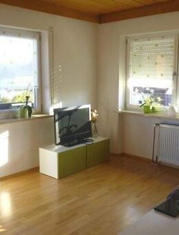 Wohlfühlchrakter in ruhiger Lage!! Schöne 3-Zimmer-Wohnung mit großem Balkon und Garage im 3-Familienhaus in Allersberg - Allersberg