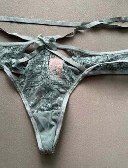 Hunkemöller Noir Dessous sexy String Tanga Größe M graublau - Stuttgart