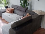 Achtung Abholung in 17291 Prenzlau Verkaufe Wildleder Couch mit Schlaffunktion und hochklappbaren Kopflehnen - Berlin