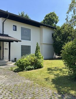 Anwesen in Traumlage! Einfamilienhaus mit Anbau (z.B. Wohnen & Arbeiten) & parkähnlichem Grundstück! - Riedering