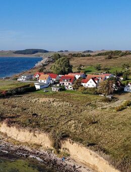 Historisches Lotsenhaus mit Beherbergung und Gastronomie in direkter Wasserlage - Thiessow
